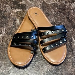 Women’s Leather studded slides sz 10